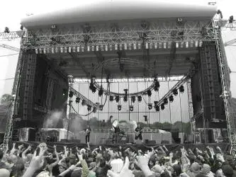 AA-4-AlcoholicA-A_Woodstock_Onstage+crowdJPG